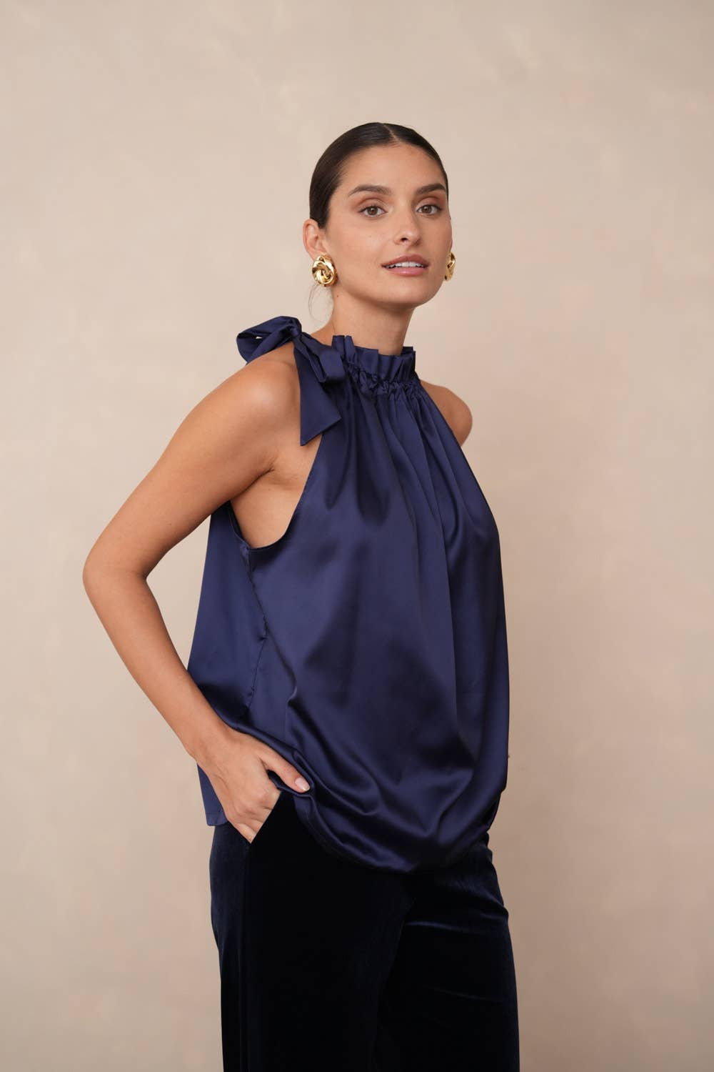 Top Angèle satiné et nœud au col - CK08090